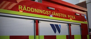 Larm om brand i hus – inringare ser rök och lågor