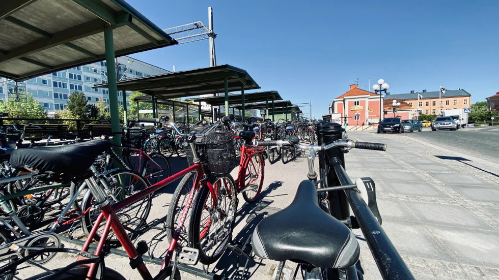 Välj med omsorg var du parkerar cykeln. Ett cykelställ där det passerar mycket folk gör att tjuven riskerar upptäckt.
