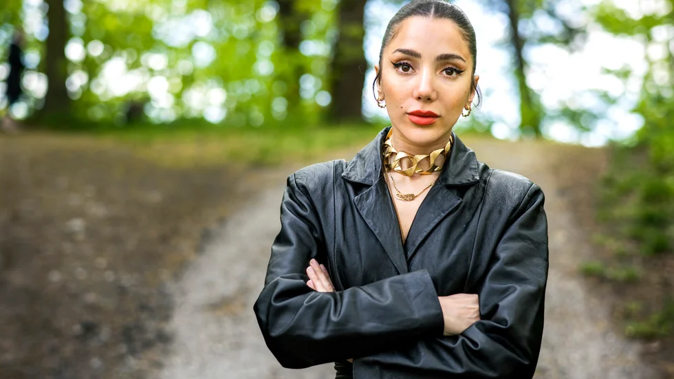 "Lite sölig självhjälps-tv kan man väl säga att det här är", säger Gina Dirawi om sin nya tv-serie.