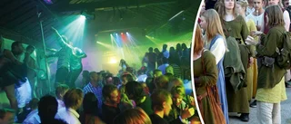 Medeltidsklädd nekades i klubbdörren