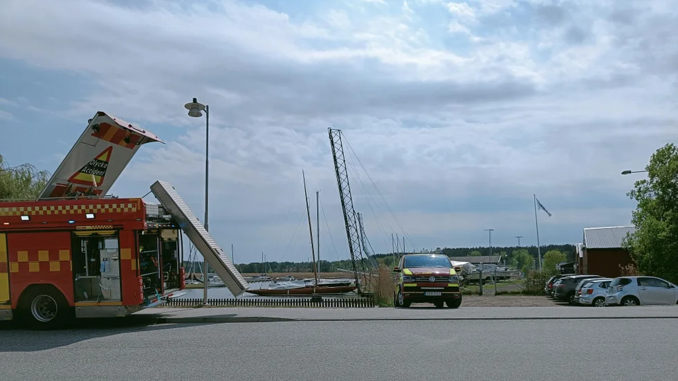 Räddningstjänsten ryckte ut till hamnen vid Spelhagen i Nyköping.