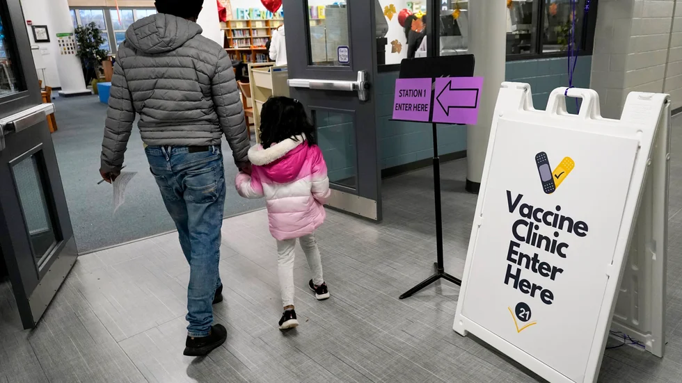 USA:s smittskyddsmyndighet CDC uppmanar fem- till elvaåringar att ta en tredje covidvaccinspruta, en så kallad booster.
