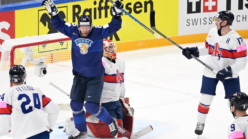 Harri Pesonen firar ett av Finlands sex mål i 6–0-segern mot Storbritannien.