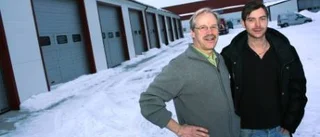 Fyra nätbokhandlar med bas på ön