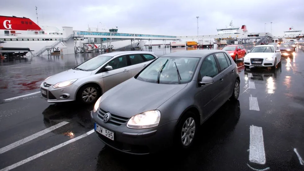 Ett antal "akutplatser" på färjorna skulle kunna vara en lösning på bristen på bilplatser, menar Magnus Bandholtz.