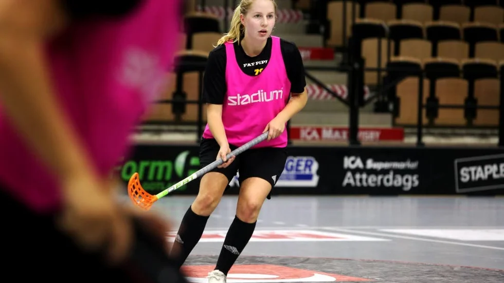 Moa Svanström får göra debut i A-landslaget i Euro Floorball Tour.