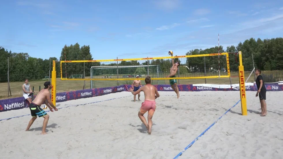Gustav Wessberg går upp för smash