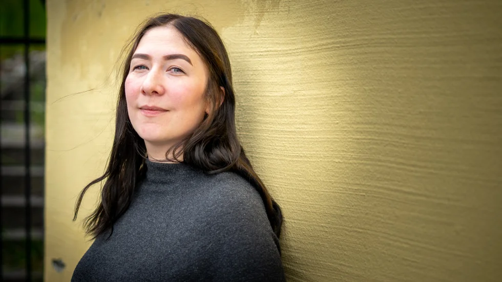 Amanda Karlsson växte upp i Värmland. Där har alla en åsikt om vargen, och om den ska få jagas eller inte. 
