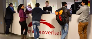 Boendefrågan ännu olöst: "Värdfamiljer går på knäna" • Behöver ta sig till Stockholm • GRAFIK Asylprognosen kraftigt lägre
