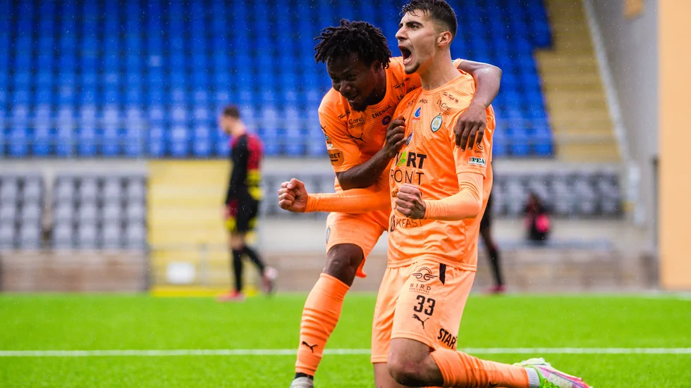Amar Muhsin får priset som månadens bäste spelare i Superettan efter sina fem mål i maj.