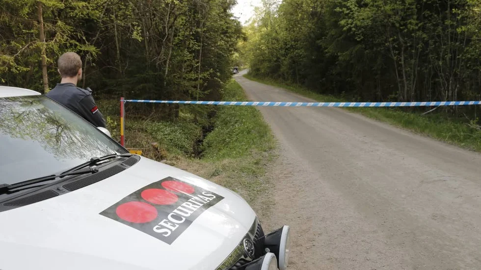 När polisens resurser tryter tvingas kommunerna anlita väktare.