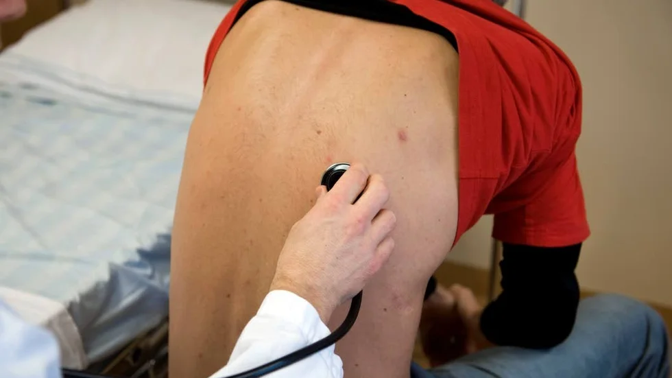 Rätt medicin? Om sjukdomen inte är obotlig är det rätt korkat att bara angripa symptomen och inte försöka bota sjukdomen.