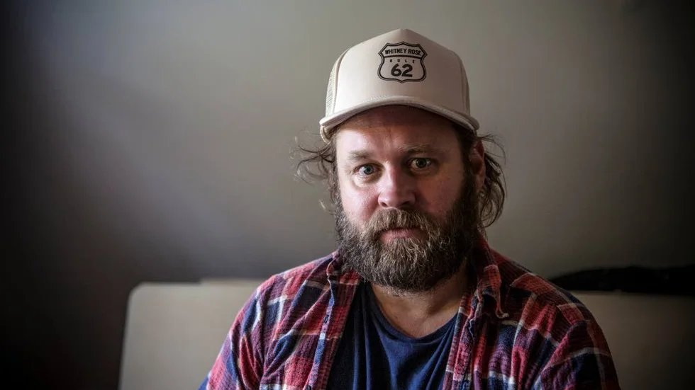 Eric Palmqwist har lämnat livet med alkohol och droger, det har                               gjort honom till såväl en bättre människa som en bättre musiker. 1 februari släpps hans första soloalbum på svenska.