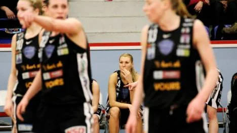 Fel som fan, som en tysk indian. Irina Michailova hade ingen stor kväll när hennes nya lag Northland mötte Sallén. Noll poäng, fyra returer och tre assist blev moldaviskans facit.