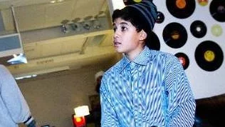 Det svänger om Tunagården igen! Amir Zidi, 14, var en av alla ungdomar som var på nystarten på fredagskvällen.FOTO: Kurt Engström