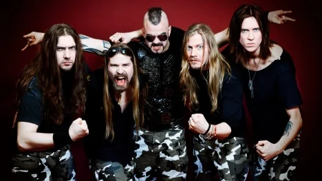 Här syns Sabaton inför sin världsturné. Thobbe Englund är fjärde man från vänster.FOTO: Michael Johansson