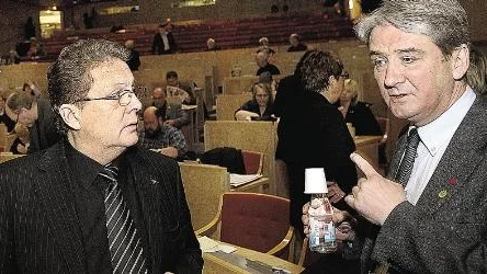 Rivalerna som kan styra landstinget tillsammans på måndag. Kenneth Backgård (NS) är öppen för diskussioner, medan                                               Kent Ögren, (S), säger sig aldrig ha tänkt tanken. FOTO: Bengt-Åke Persson