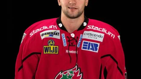 Modos nya stjärnback, Charlie Cook, har gjort succé. Nu tackar han bröderna Abbott för att han hittade till Sverige och elitserien.