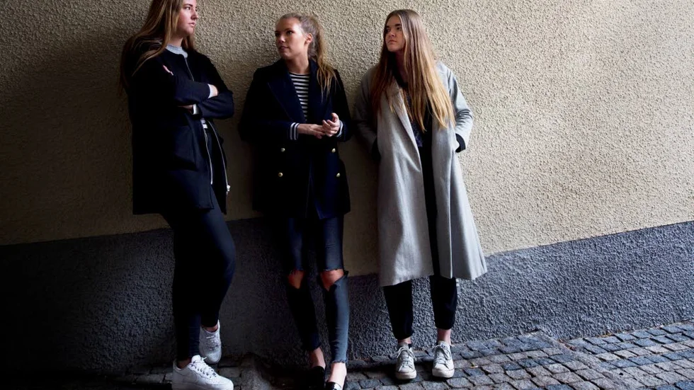 Ny vänskap. På sikt kanske det uppstår vänskap mellan kvinnor som bor i samma stadsområden och vi Facebookgruppen börjar slå följe hem, säger Hanna Svensson, Emma Watson och Cornelia Ingvarsson som startat gruppen "Tjejer för tjejer" i Linköping.