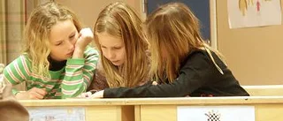 Läraren som skriver böcker besökte Ängskolan
