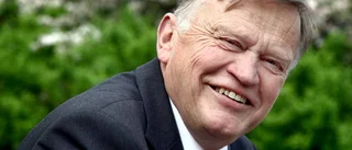Gunnar Elfström får medalj av kungen