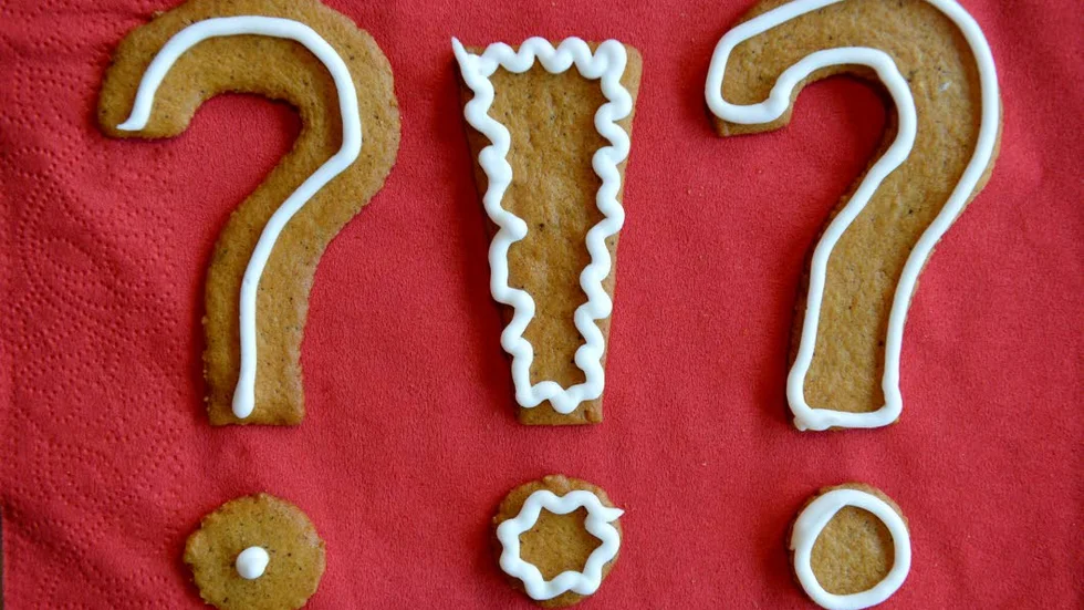 Frågetecken. Pepparkaksvariant med glasyr att skicka till respektive kommunhus.