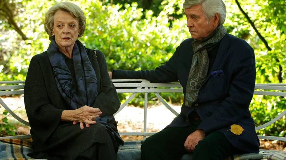Utanpå är de förändrade men inuti är känslorna de samma hos de pensionerade operasångarna Jean (Maggie Smith) och Reginald (Tom Courtenay).
Foto: Kerry Brown/SF film