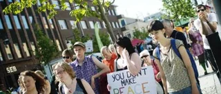 Nätverk manifesterade mot USA:s bombövning