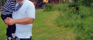 Stuga träffades av blixt