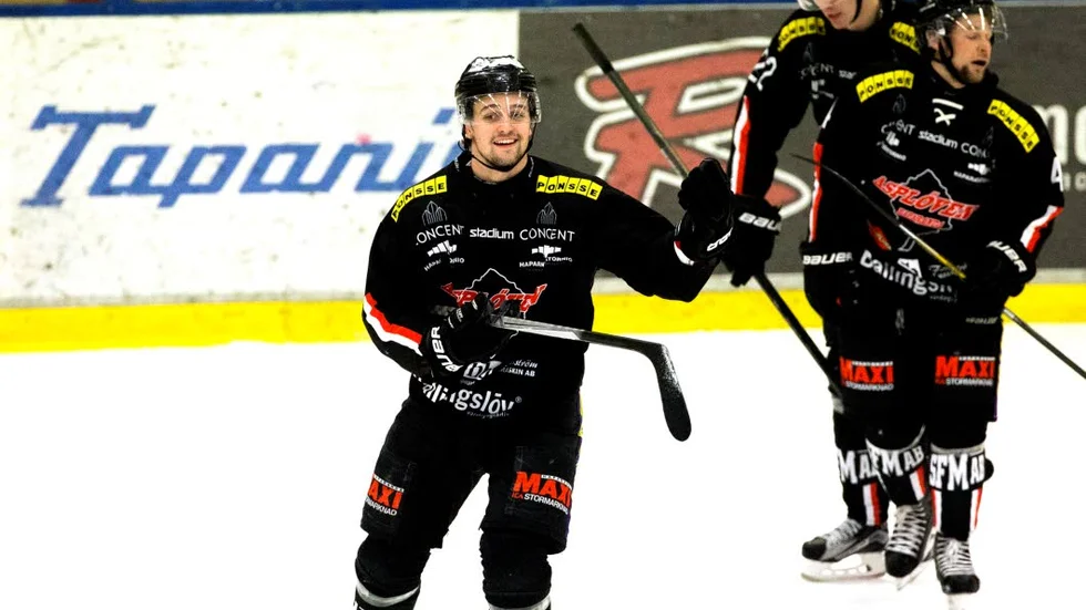 Glädjen! Mikael Frycklund blev först pappa – sedan blev han Asplövens hjälte.