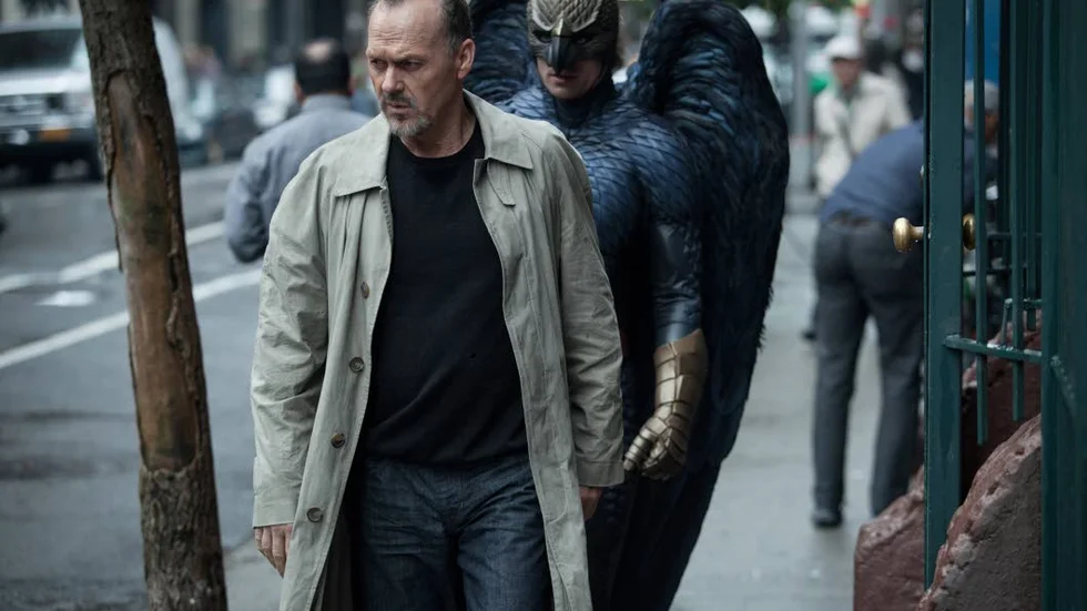 Batman och Birdman. Michael Keaton som spelade Batman på 90-talet spelar en filmstjärna med ett förflutet som superhjälte.
