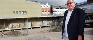 Behov av p-platser bakom tomtaffär