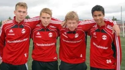 Samarbete lönar sig i Kalix kommun. Från vänster Linus Hedman, Nyborg, Petter Olofsson, Gammelgården, Jonas Lindbäck, Risögrund och Simon Hansson, Kalix, ingår i Gammelgårdens bronslag i Lilla VM.