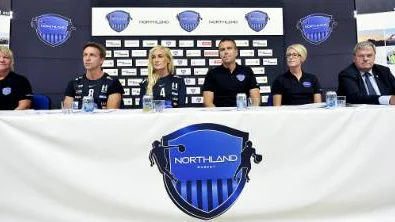 Här presenteras Luleå Baskets nya namn; Northland Basket. Från vänster: Ordföranden Marie-Louice Lind, tränaren Jan Johansson, spelaren Frida Aili, Northlands informationschef Niclas Dahlström och landshövdingen Per-Ola Eriksson.