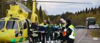 Uppdaterad: Två fastklämda i trafikolycka