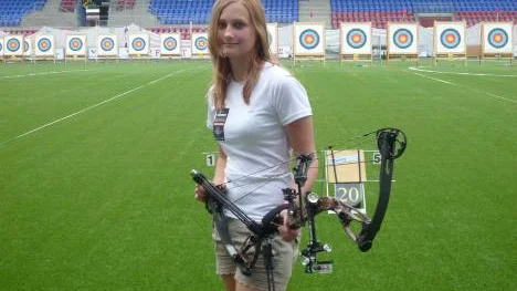 Snacka om att pricka in formen helt rätt. Helen Forsberg från Luleå BS vann guld i junior-SM i Eskilstuna.