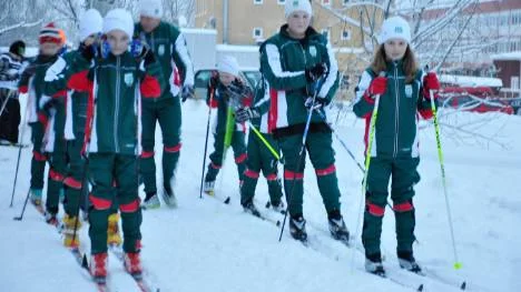 Ivrigt väntande på startsignalen. Många barn deltog i Kåkstaloppet på söndagen.