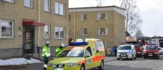 Kvinna räddades ur brinnande lägenhet