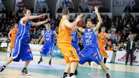 LF Baskets Christopher Ryan och nyförvärvet Matija Poscic kunde bara titta på när Norrköping ryckte åt sig segern.