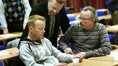 Kenneth Nilsson har nyss lämnat beskedet att han inte ställer upp för omval i landstinget eller kommunen. Socialdemokraterna tappar därmed ett av sina toppnamn efter valet. Kommunalråden Kenneth Stålnacke och Lars Törnman beklagade beskedet. FOTO: HANS STERNLUND