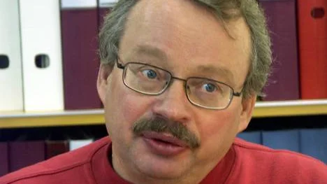 Lars Törnman tycker att det är tråkigt att Jesper Björnlund byter klubb, från Kiruna till Åre. Nu vill kommunalrådet utvärdera framtiden för Luossavaarabacken.