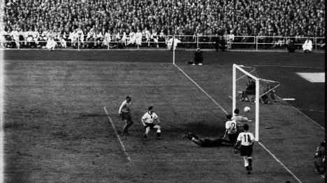 Kurre Hamrins legendariska mål mot Väst-Tyskland i VM-semifinalen på Ullevi.