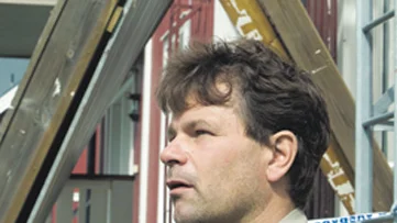 ”De som byggde balkongerna har över huvud taget ingen kunskap om hur man gör”, säger Michael Lejon, Ale Specialsnickeri. FOTO: Göran Ström