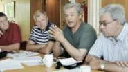 De borgerliga ledamöterna i Luleås tekniska nämnd går nu ut i enad front. Alf Nyström, Sjukvårdspartiet, Axel Hallqvist, Moderaterna, Nils-Olov Lindfors och Anders Ekström, Centerpartiet.FOTO: Bengt-Åke Persson