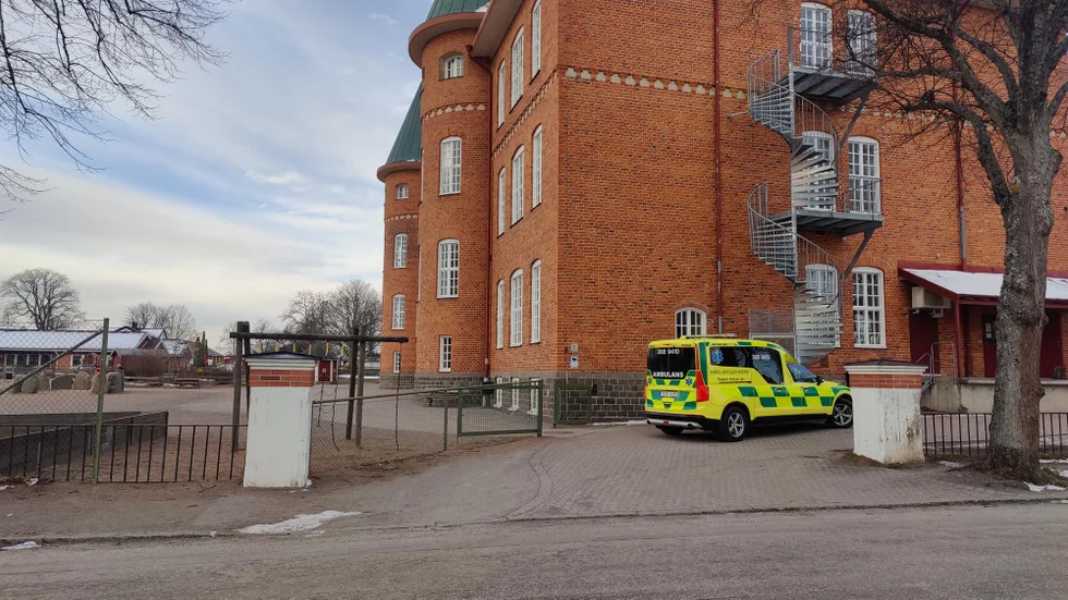 Räddningstjänst och ambulans kallades till Marieborgsskolan precis innan det ringde in på onsdagsmorgonen. 