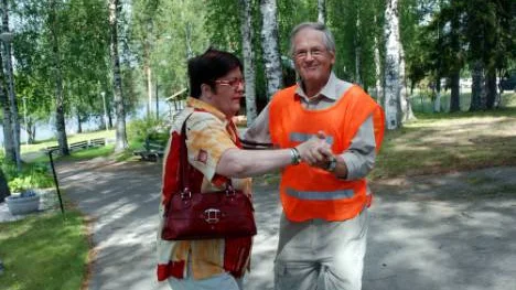 Ann-Helen Kero och Sven-Olof Sundqvist dansade vals i Sörbyparken på den nionde Dragspelsfesten. FOTO: Lena Tegström