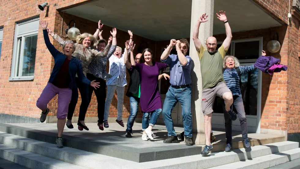 Festligt. Kulturskolan firar 40 år och uppvisar god kraft och vilja i personalstyrkan. På denna bild från vänster Ann Sidén, Maria Bergenudd, Monica Jonasson, Anneli Morian, Joakim Hellgren, Karin Nilsson,Gösta Gustafsson, Anders Abrahamsson och Anna-Lena Öhman.