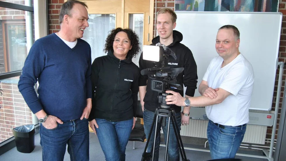 Film mot langning. Fältarna Jessica Karlsson och Jonatan Falklöf flankeras av kommunens säkerhetssamordnare Roger Max och Jaan Erm på Sagabion.