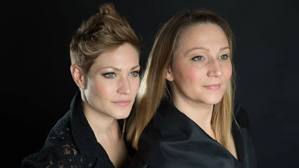 Frida Modén Treichl och Miriam Treichl delar scen för första gången.