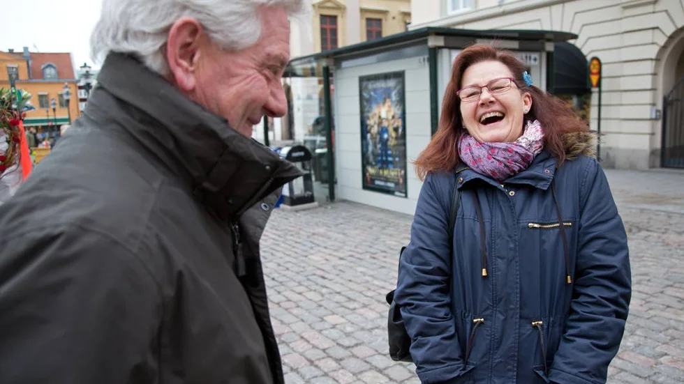 De pratar så bra ihop, Christer Fritz och Anette Feron. Och skrattar.
